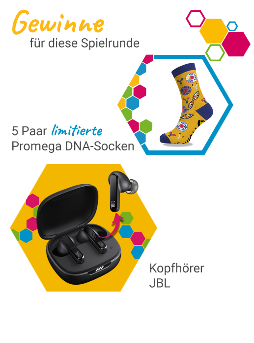 Grafik mit den Gewinnen für diese Spielrunde: fünf Paar limitierte Promega DNA-Socken und kabellose JBL Kopfhörer, dargestellt auf farbigem Hexagon-Hintergrund.